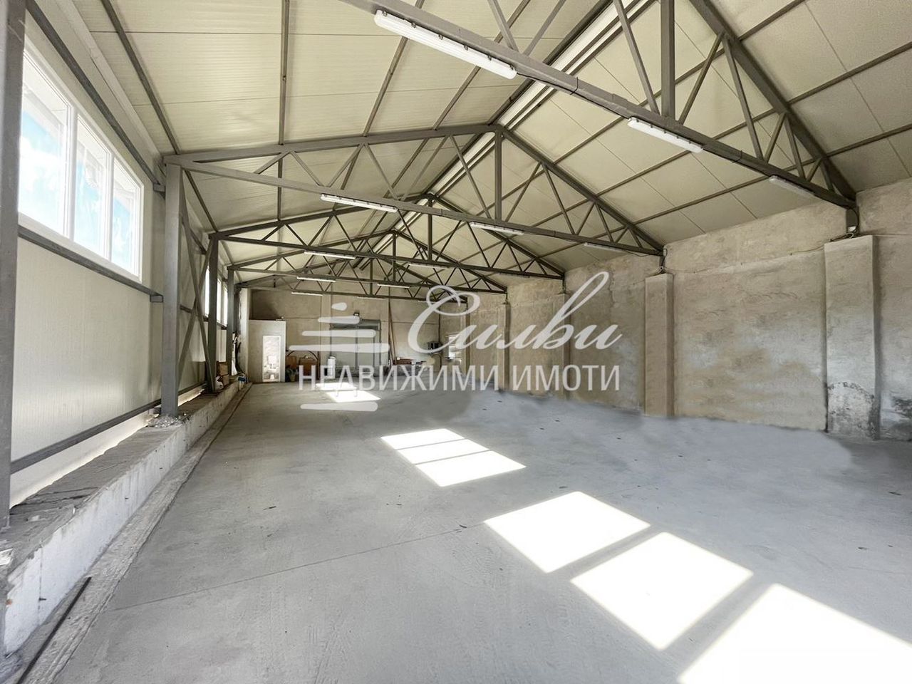 Дава се под наем Склад в Шумен, Тракия - 220 кв.м за 942.48 € - Снимка #1