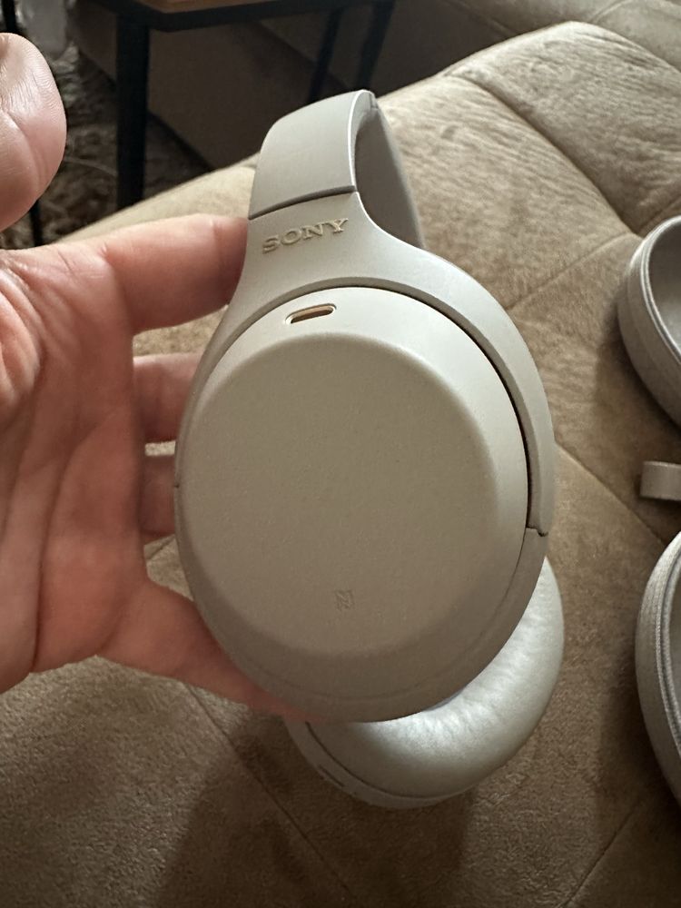 Sony XM4 1000 слушалки