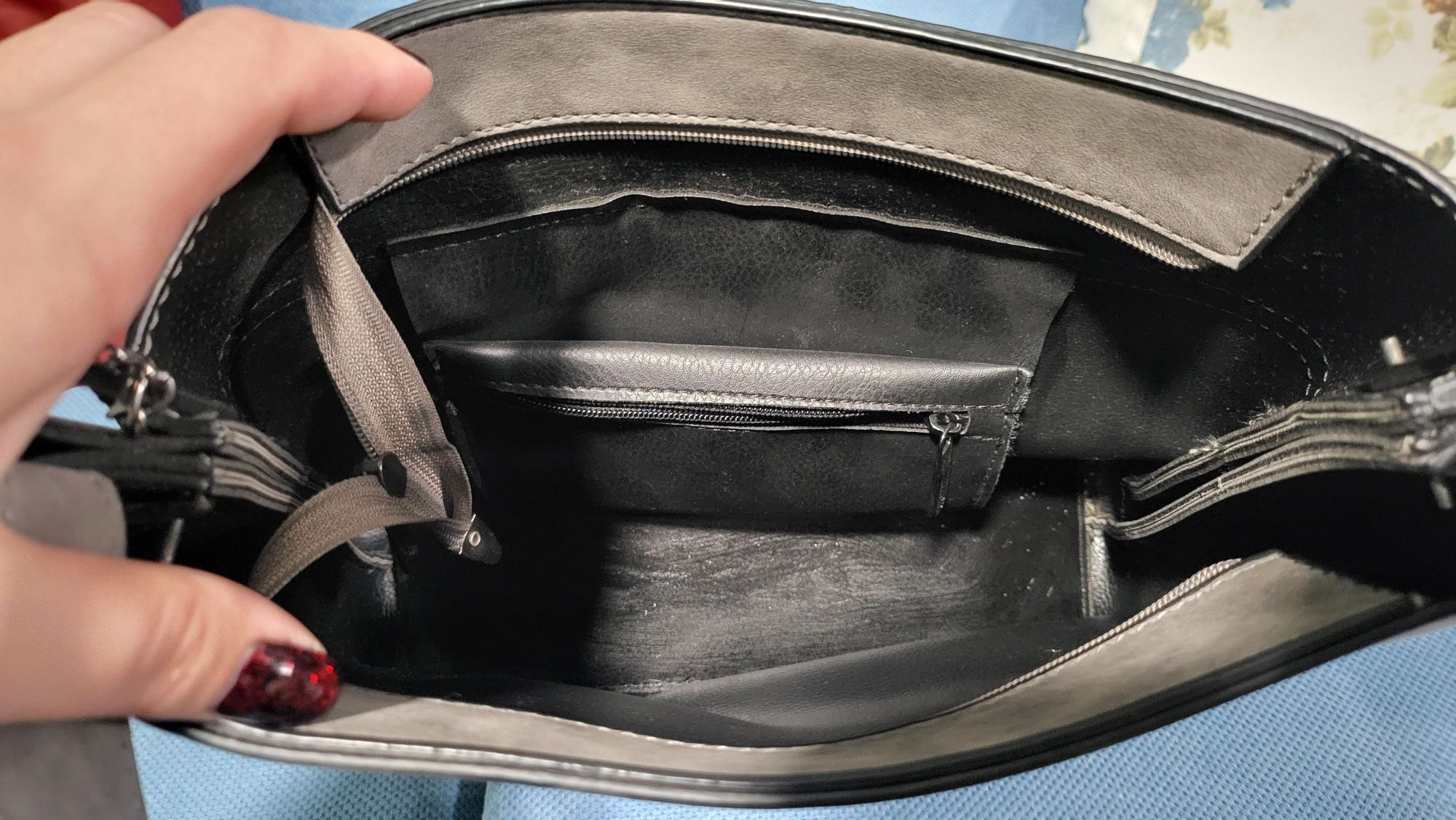 Сива чанта GUESS