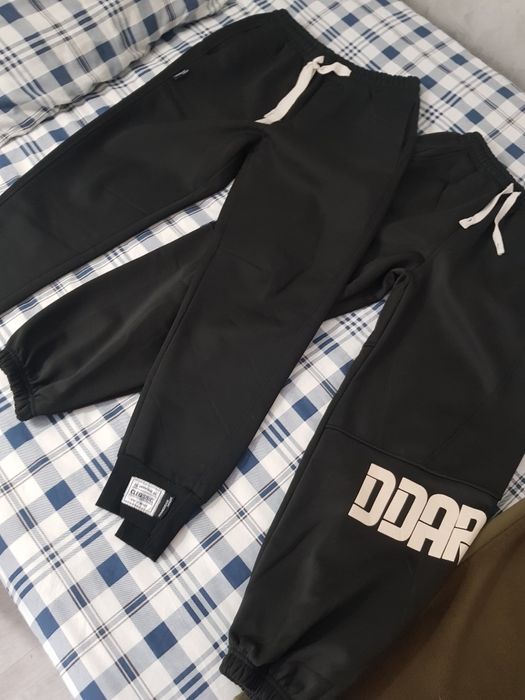 Продам двое штанрв(треко)