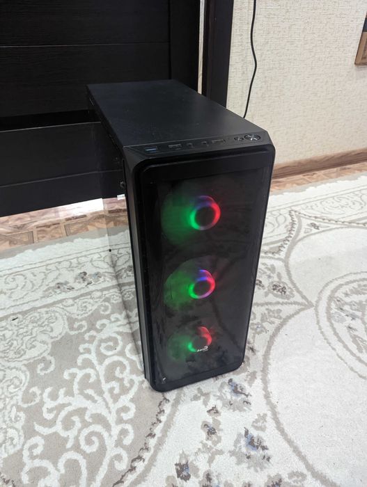 Корпус с 3 RGB кулерами