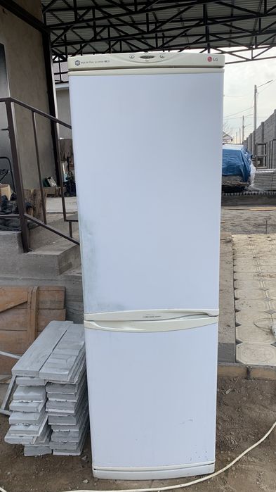 продаю старый холодильник рабочий