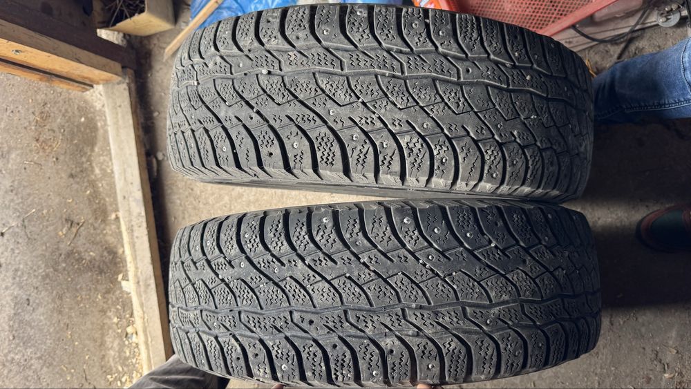 Зимняя резина 215 65 R16 Viatti 2 баллона