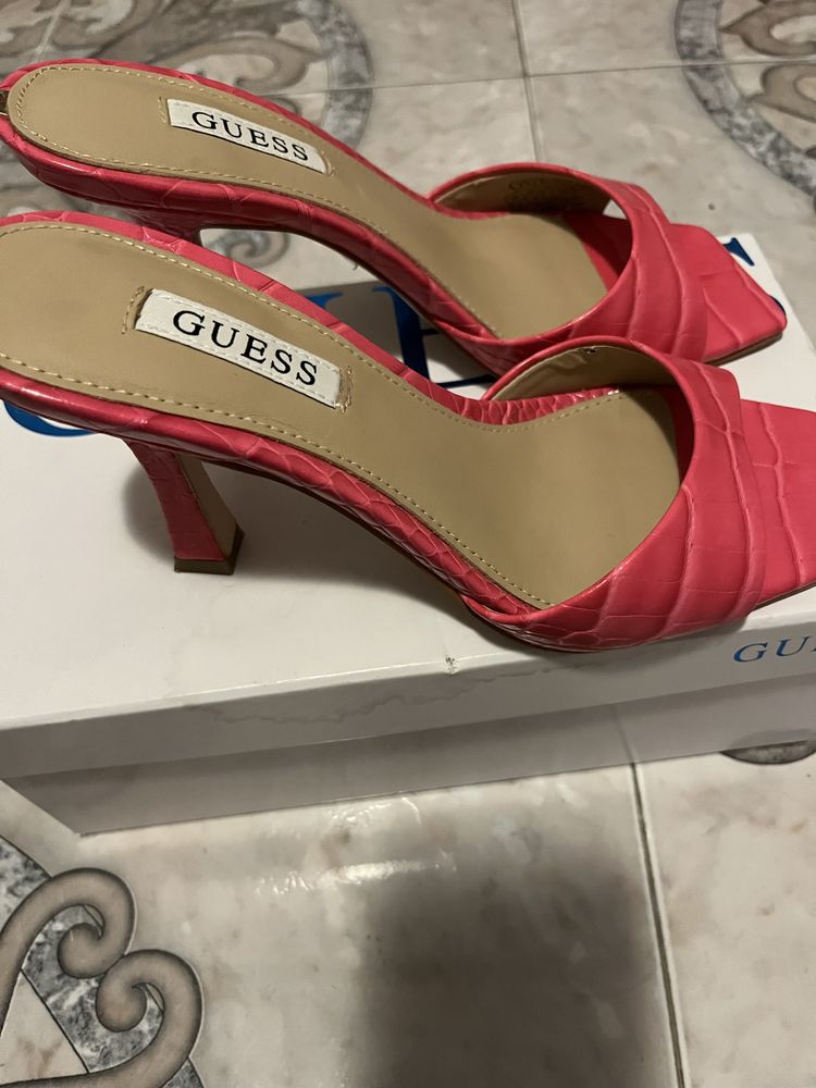 Дамски чехли Guess
