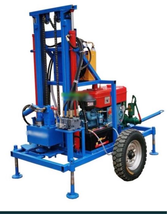 Instalație de forat puțuri, cu motor diesel de 28 CP