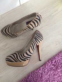 Pantofi stil zebra