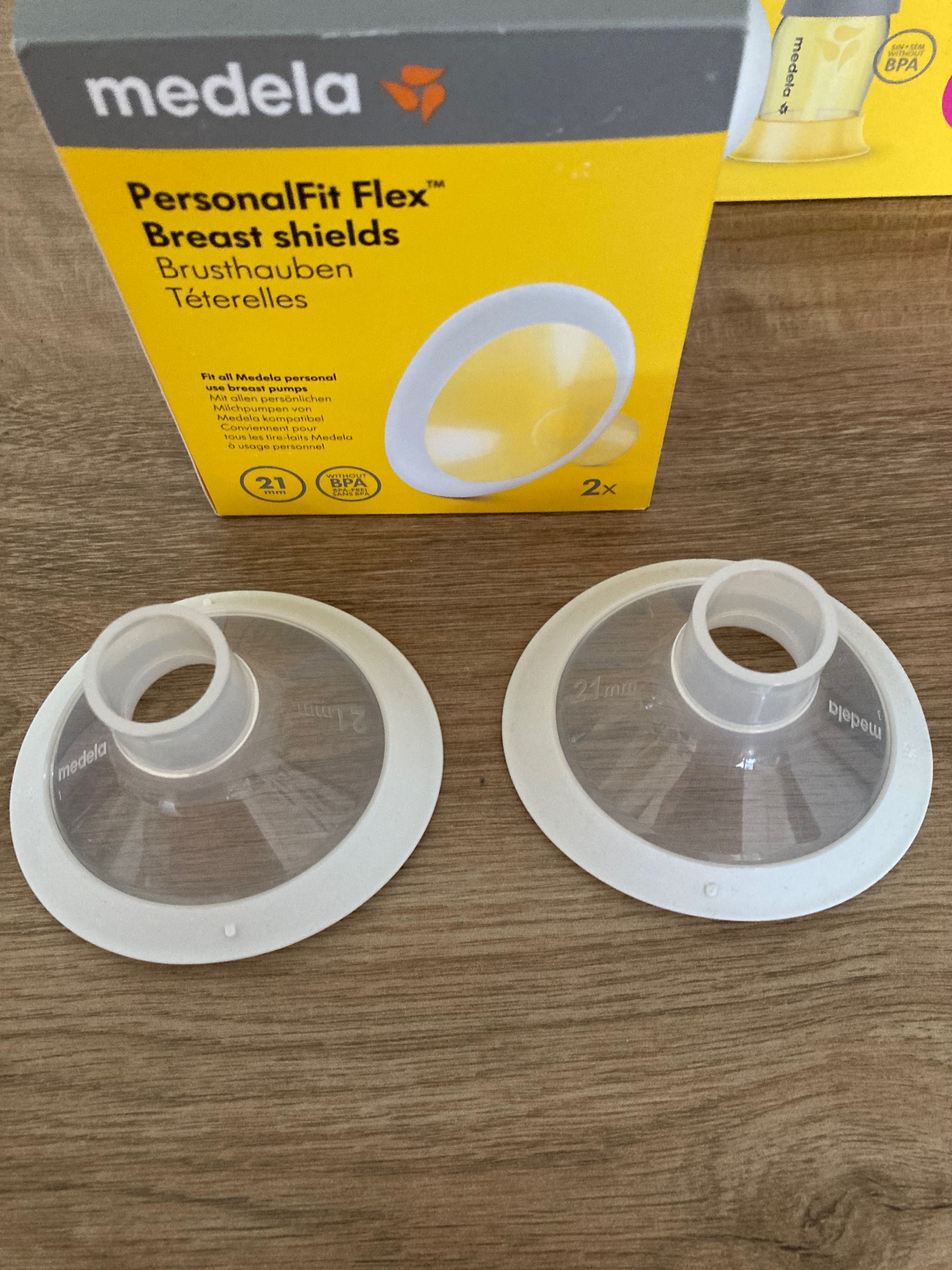 Електрическа помпа за кърма Medela Solo + 2 допълнителни фунии 21 мм