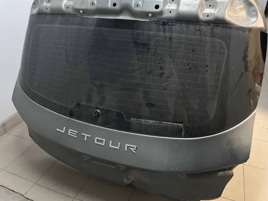 Крышка багажника с целым задним стеклом