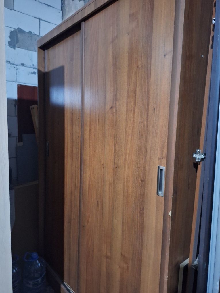 Срочно продам  Шкафы  для одежды