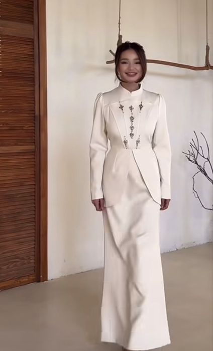 Продам платье 44 размер новая