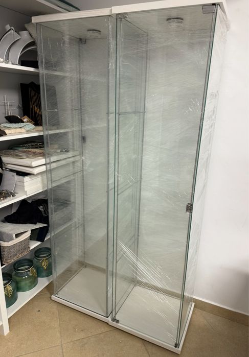 Vitrina mobilier sticla