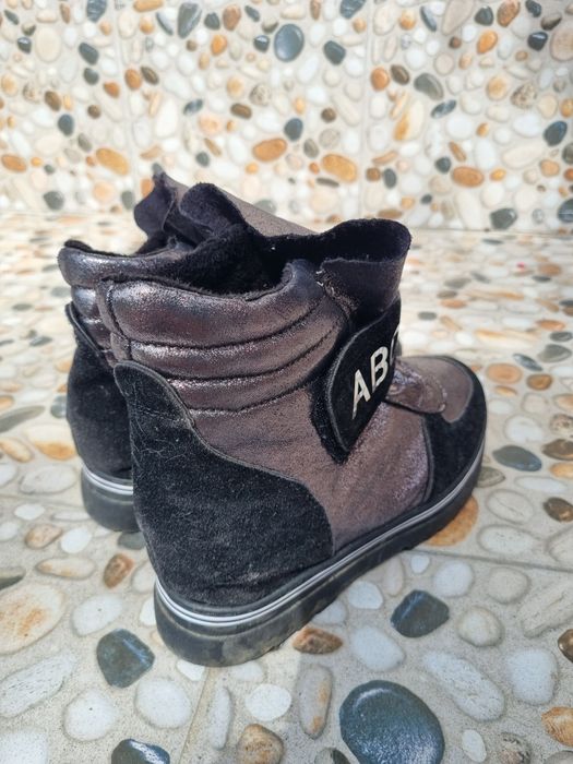 Vând ghete în stare bună