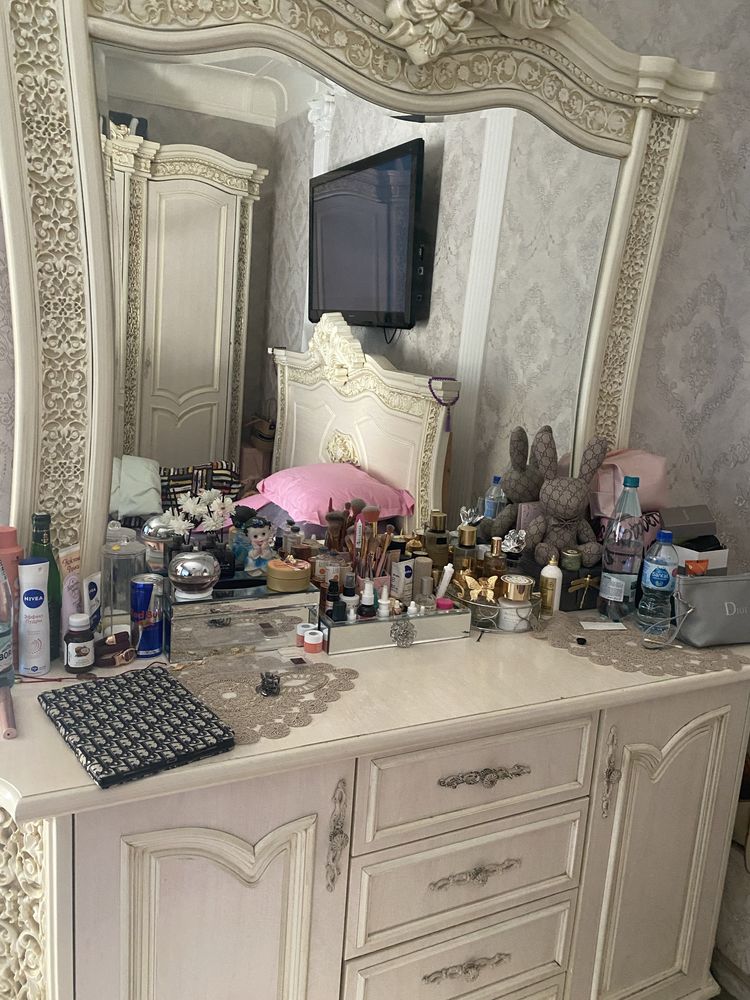 Спальный гарнитур
