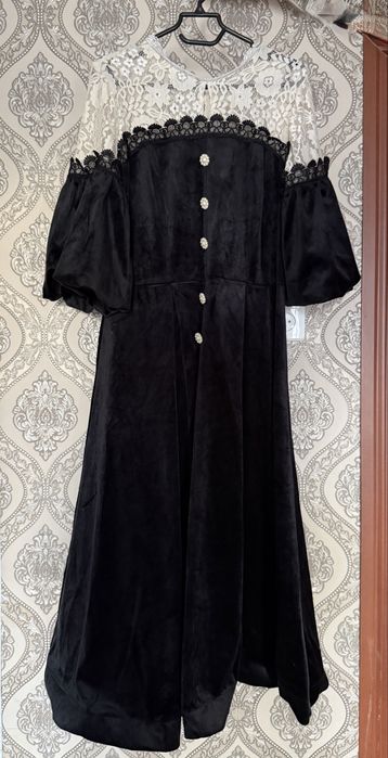 Продам велюровое платье. 46- размер