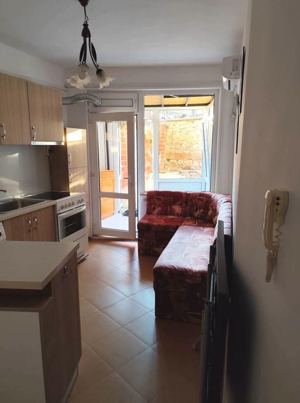 Дава се под наем Двустаен апартамент в Пловдив, Кършияка - 40 кв.м за 300 € - Снимка #1