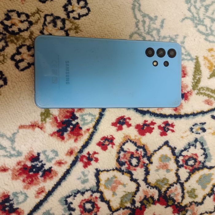 Продаю телефон в хорошем состояний