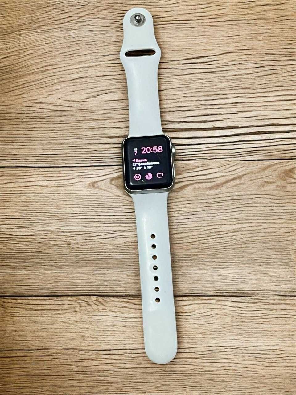 Apple Watch Series 3 GPS 38 mm - Сребрист (за части / за ремонт)