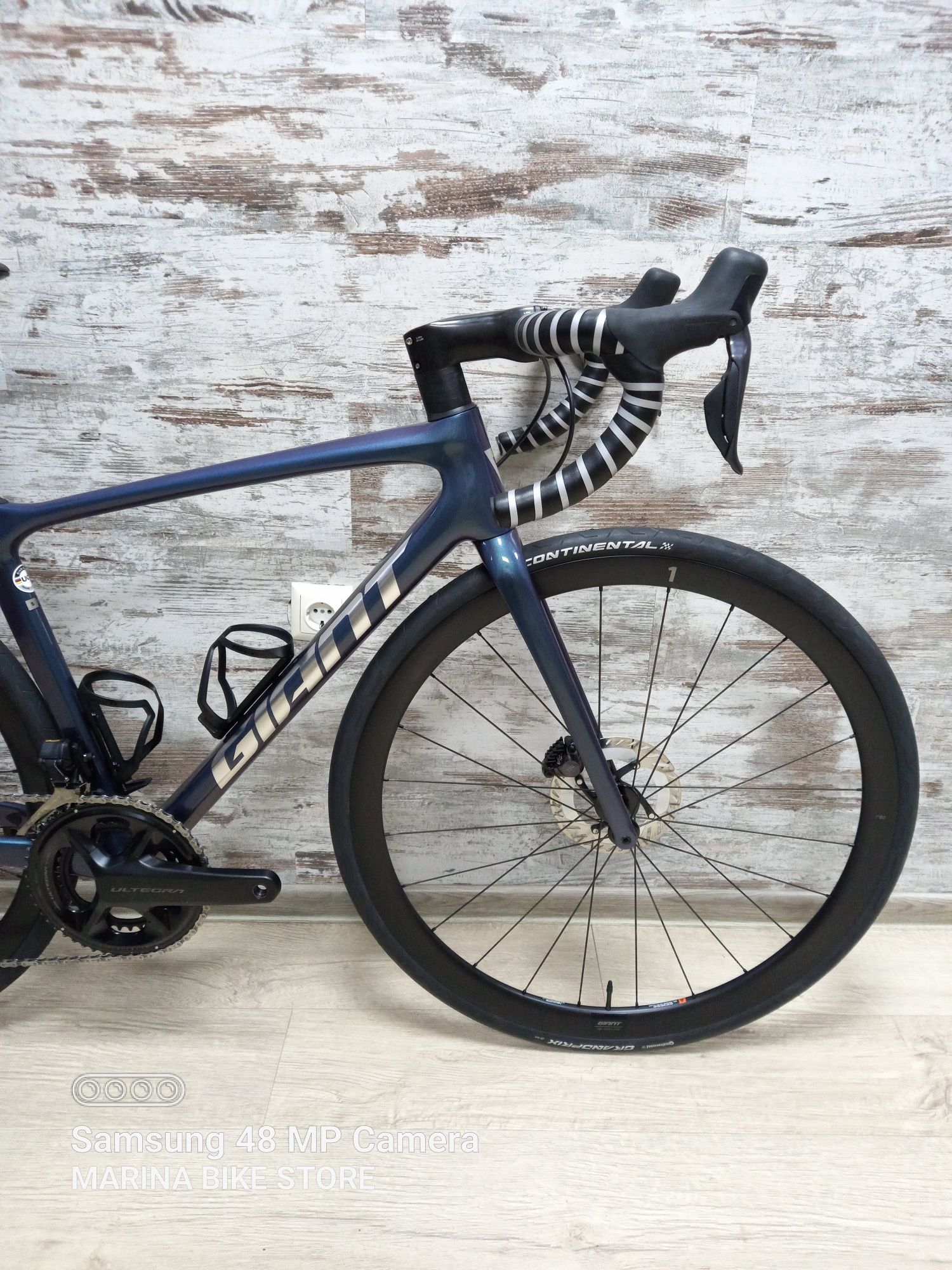 Карбонов шосеен велосипед Giant TCR Pro Disc Ultegra Di2