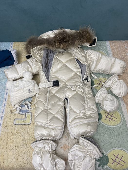 Продается Зимний комбинезон, второй в подарок.