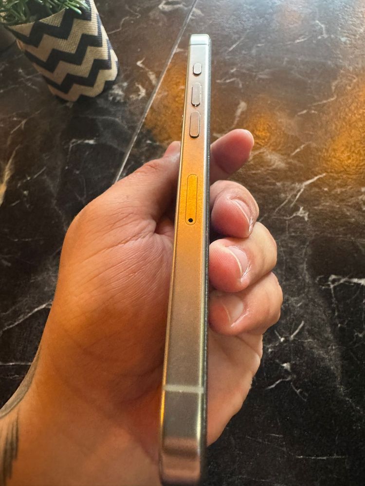 ~İphone 15pro С Гаранция