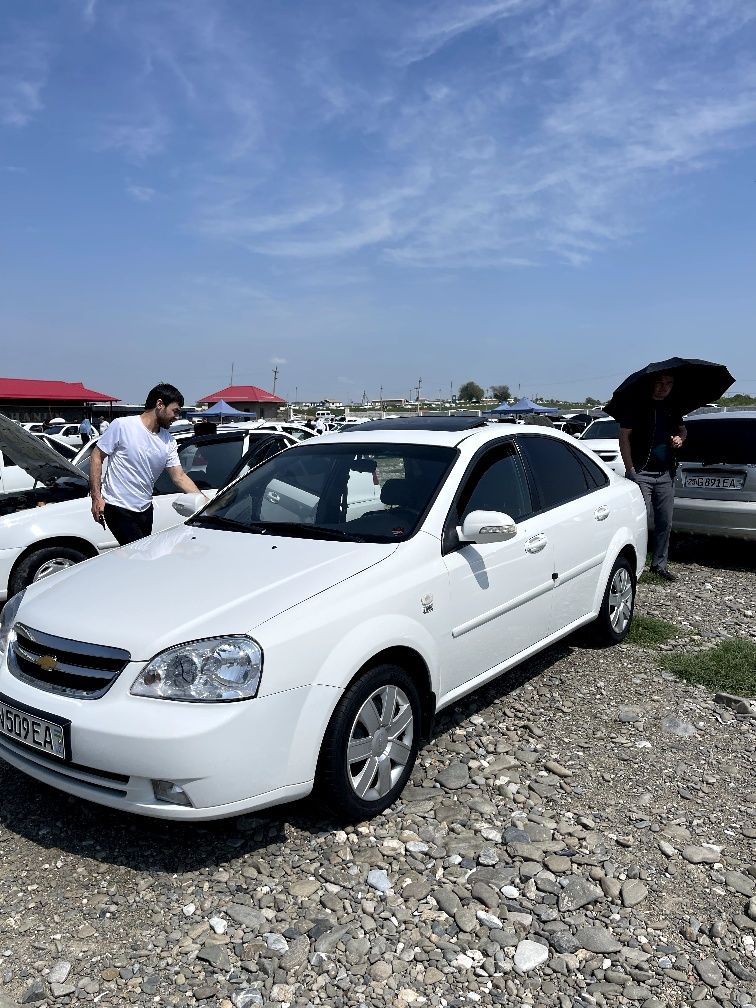 Lacetti 1.6L yili 2013 avtamat 3poz