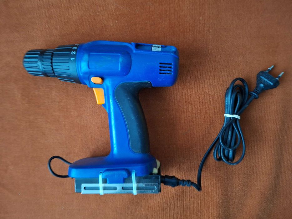 Bormasina pentru gaurit si insurubat, alimentare 220 v, priza  USB