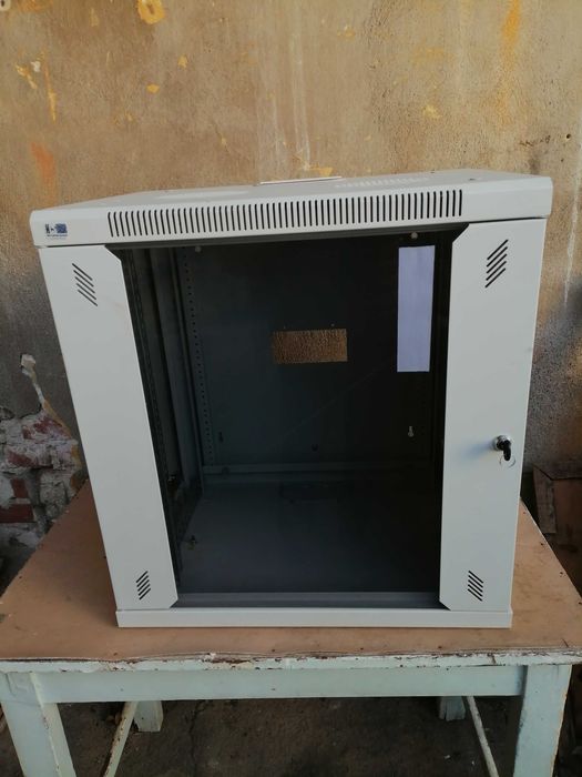 Рак шкаф,комуникационен шкаф