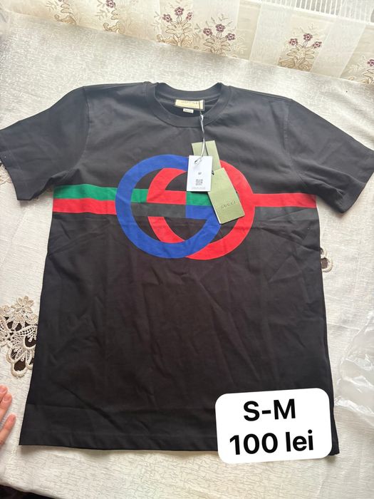 Tricouri diferite marimi