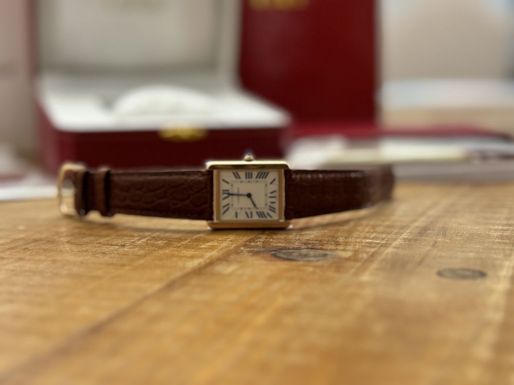 Часы Cartier Tank gold