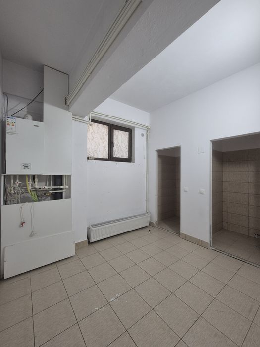 DE ÎNCHIRIAT - Spațiu comercial