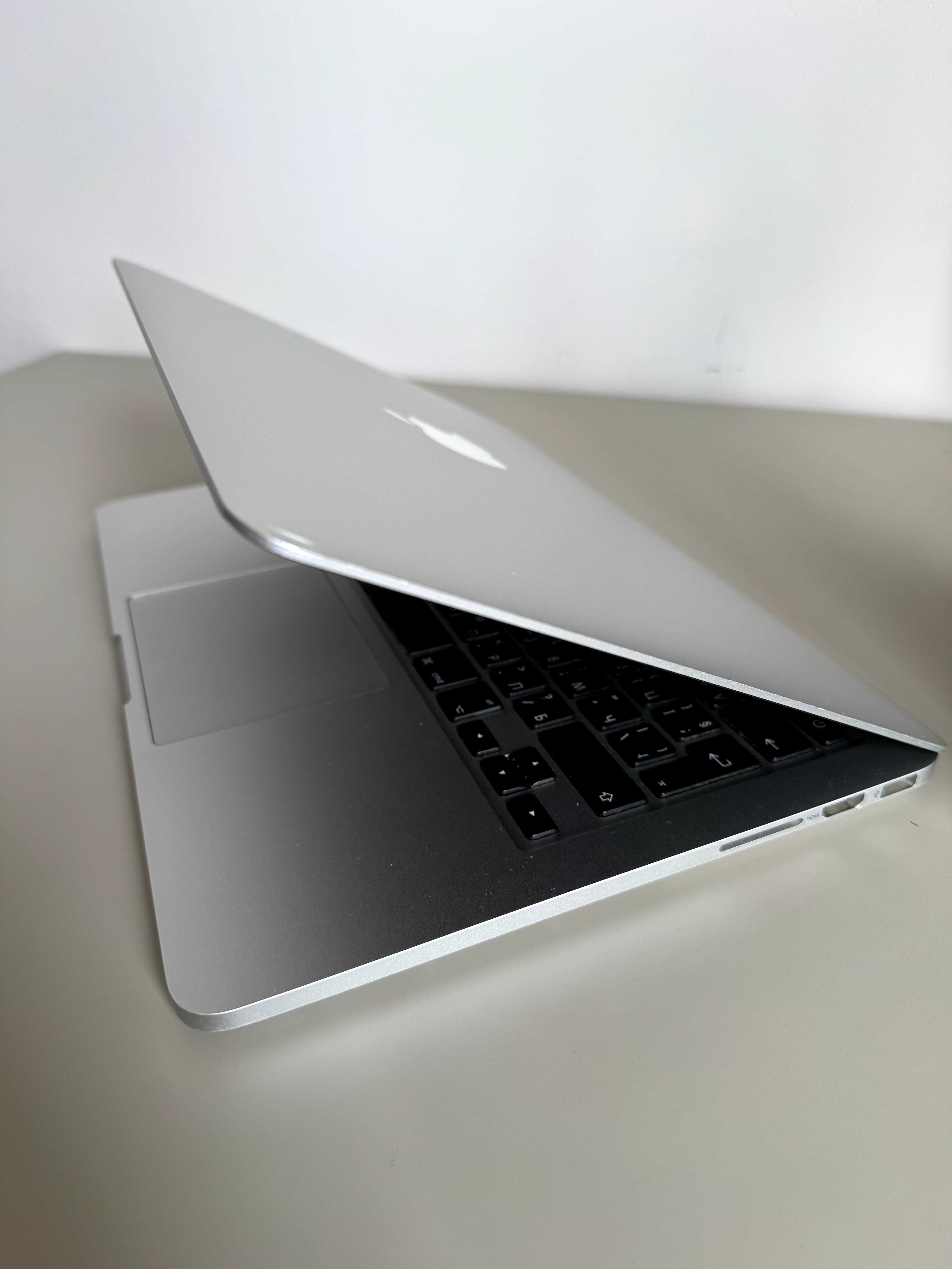Комплект 3 лаптопа - 2x Macbook Pro + HP Omen 17