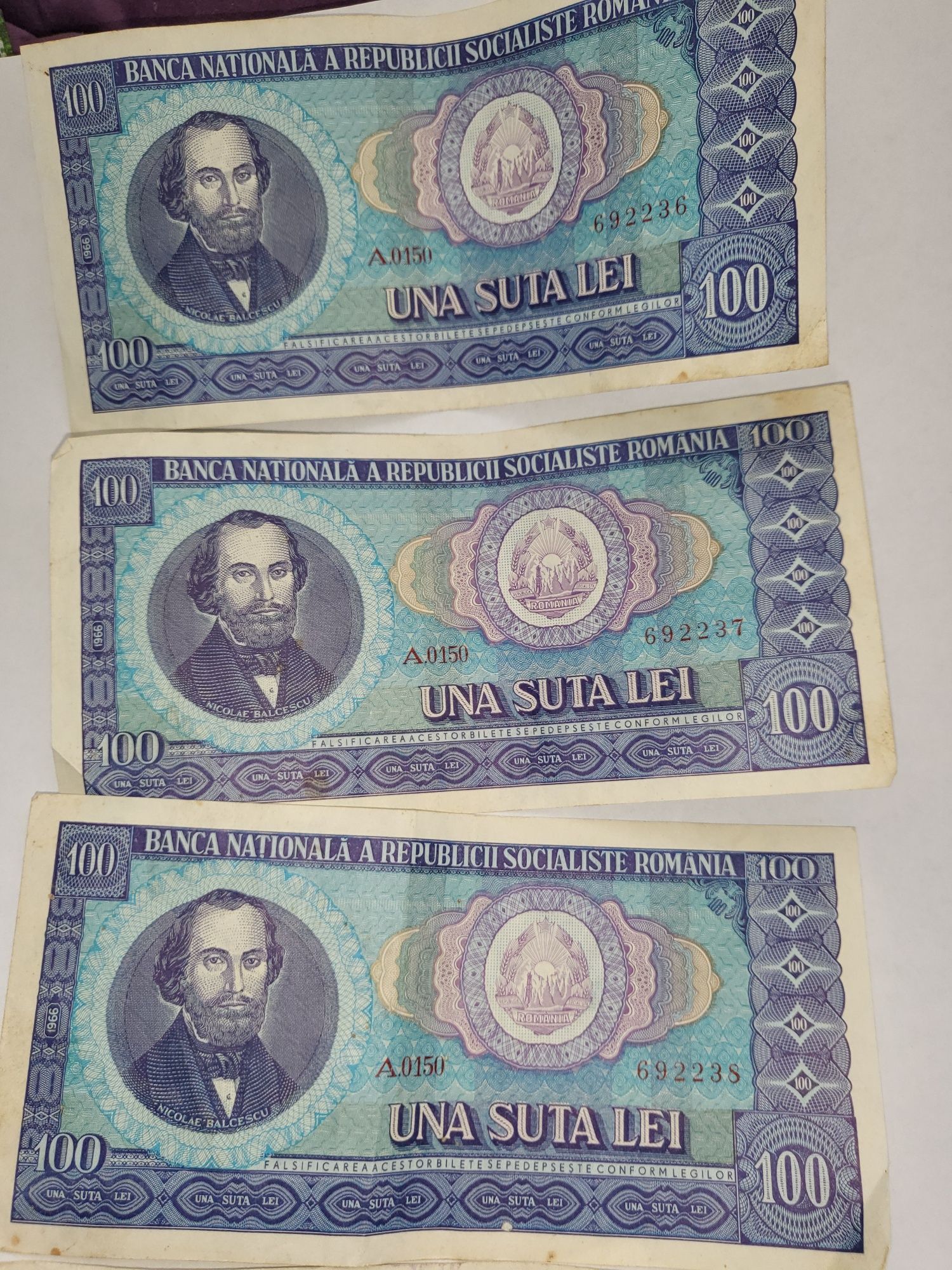 Vând bacnote de 100 lei din 1966