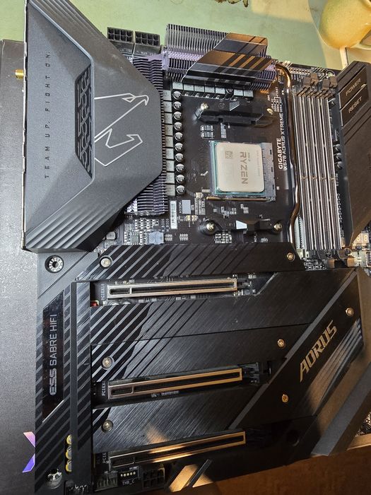 Vand procesor Ryzen 5950x+placă de bază aorus x570 xtreme