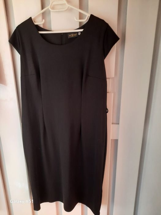 Vând set elegant mărimea 50, compus din rochie și sacou