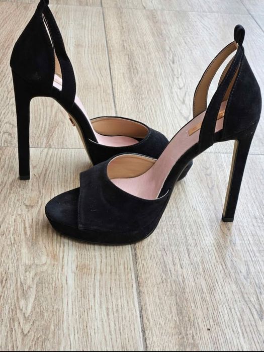 Обувки на висок ток