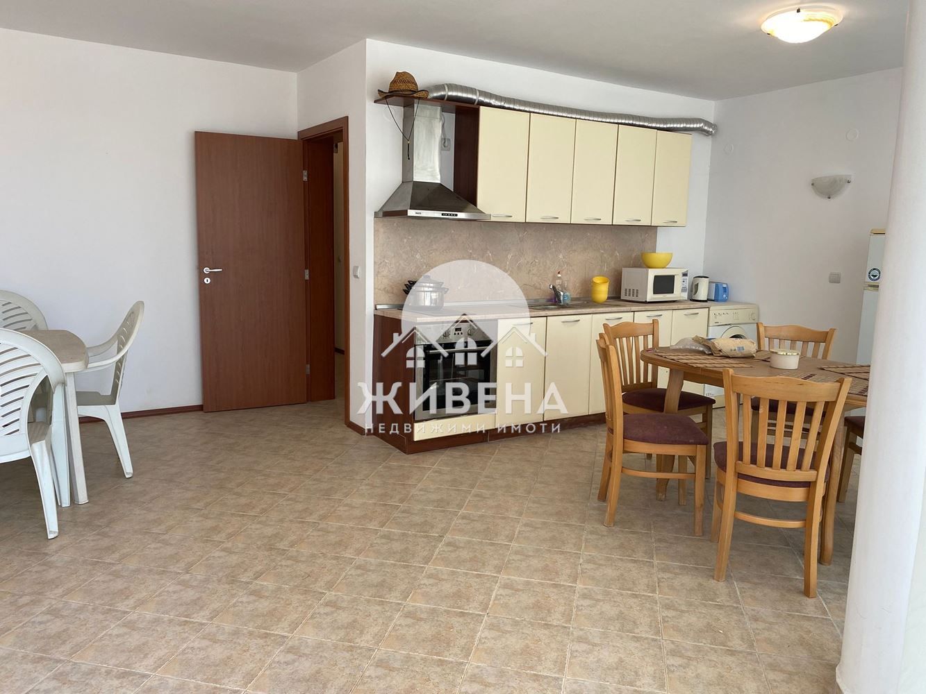 Продава 3-стаен апартамент - 120 кв.м, с.Божурец, общ. Каварна