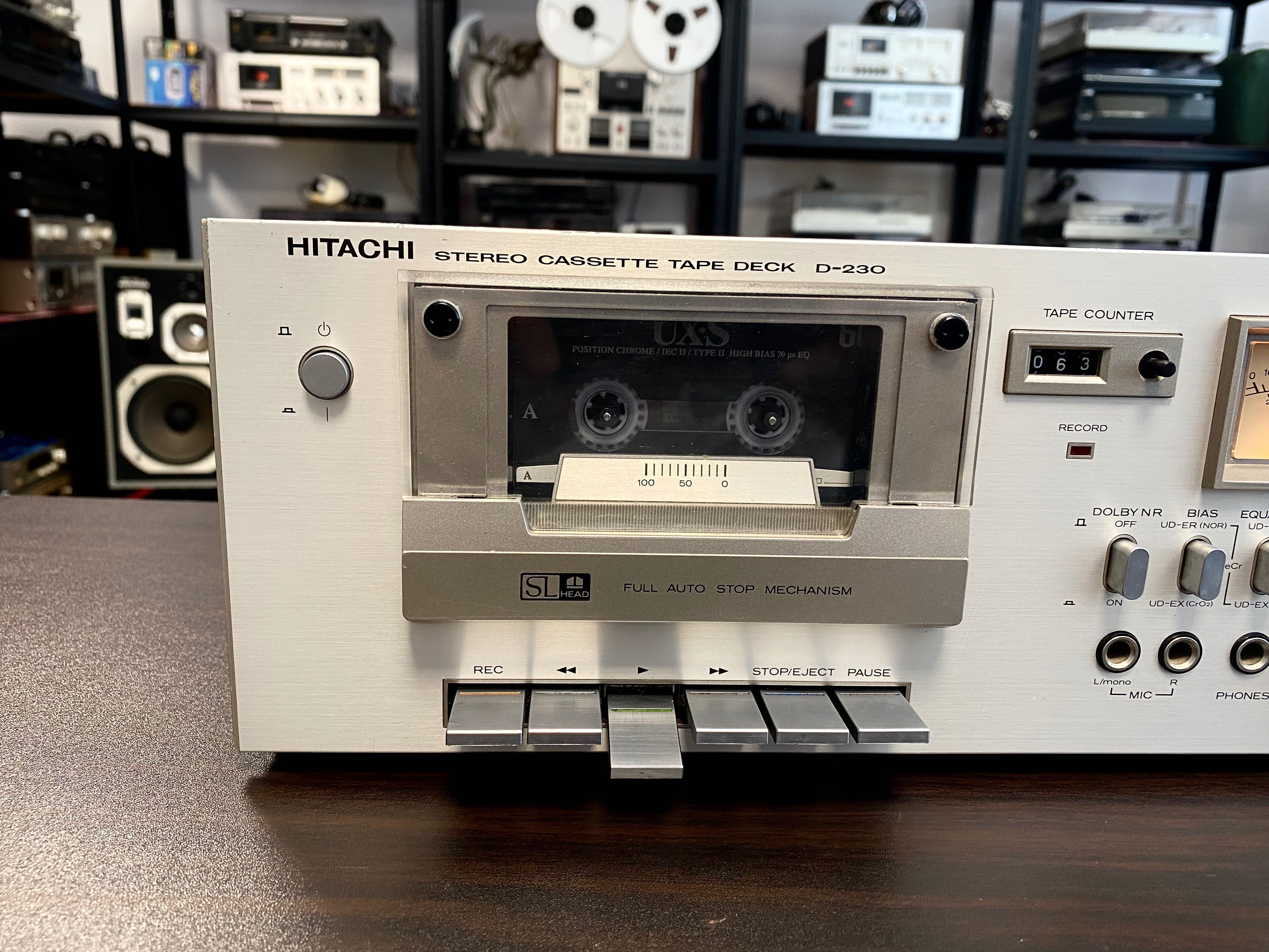 Касетен дек Hitachi