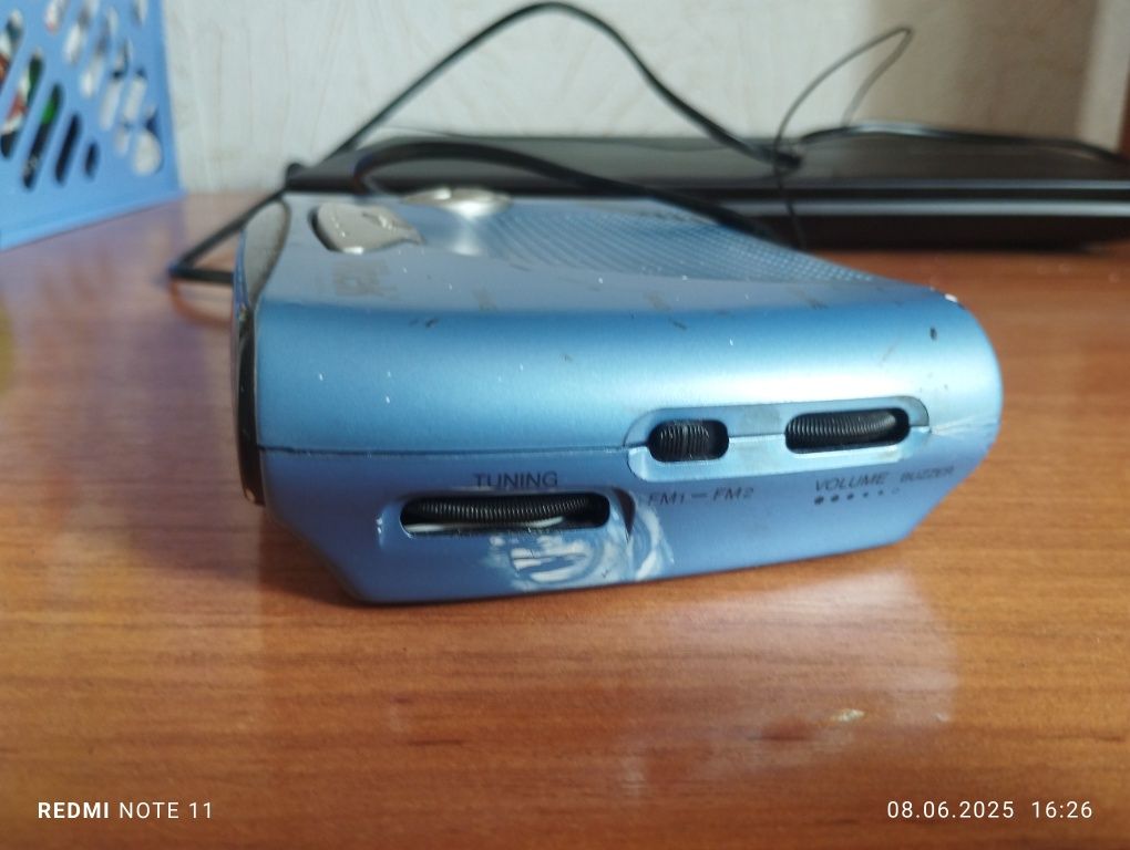 Радиоприёмник и часы Vitek