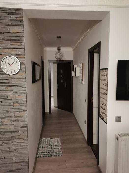 Închiriez apartament 3 camere în Florești str. Eroilor