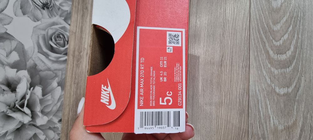 Продавам детски обувки Nike AirMax