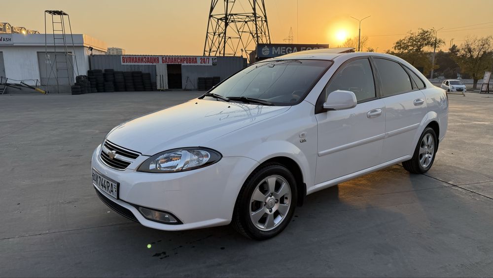 Gentra 3 позиция  152000 км мерс 204 салон, шумка боган, идеал. Метан