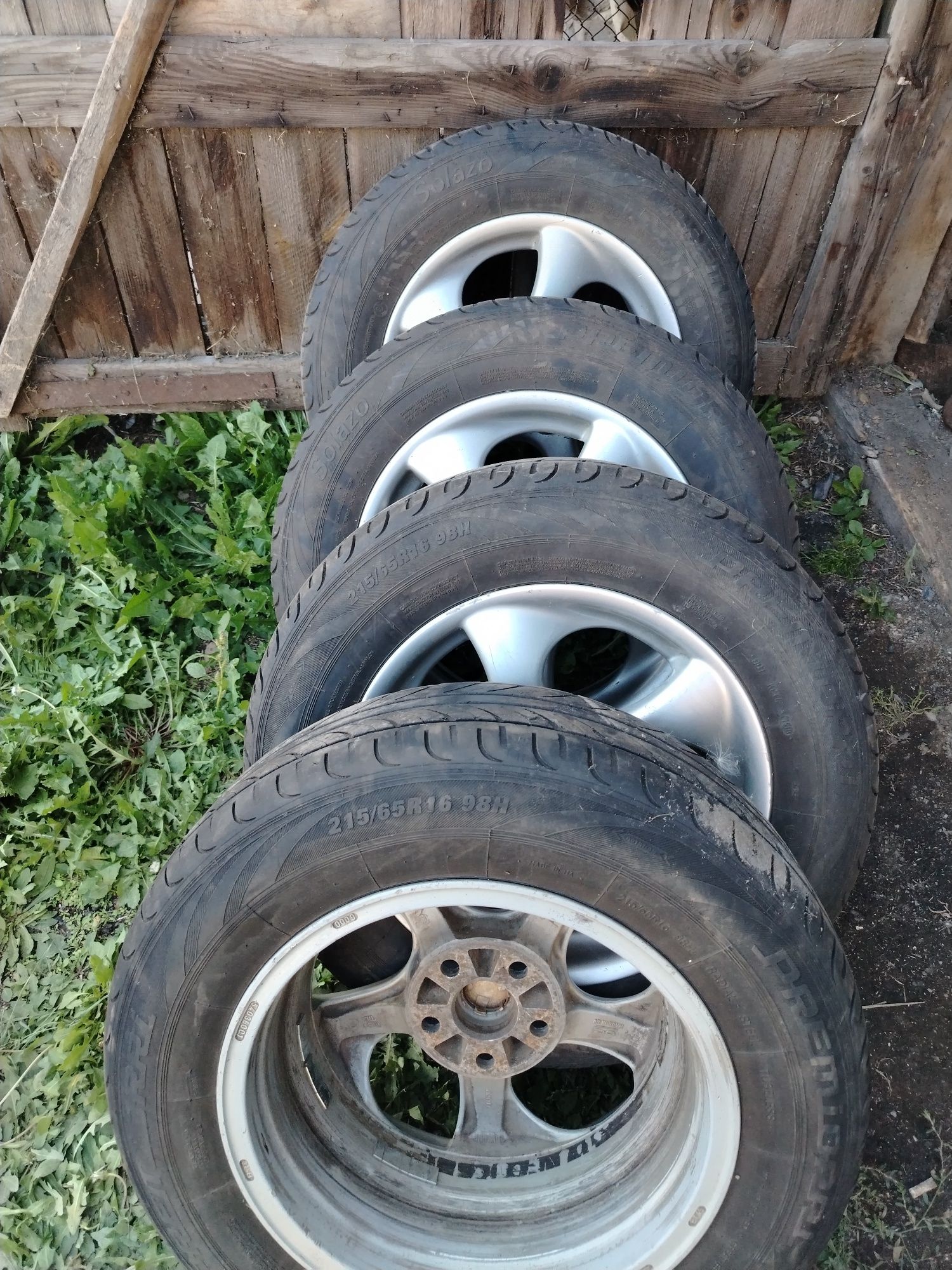 Продам диски с шинами R16