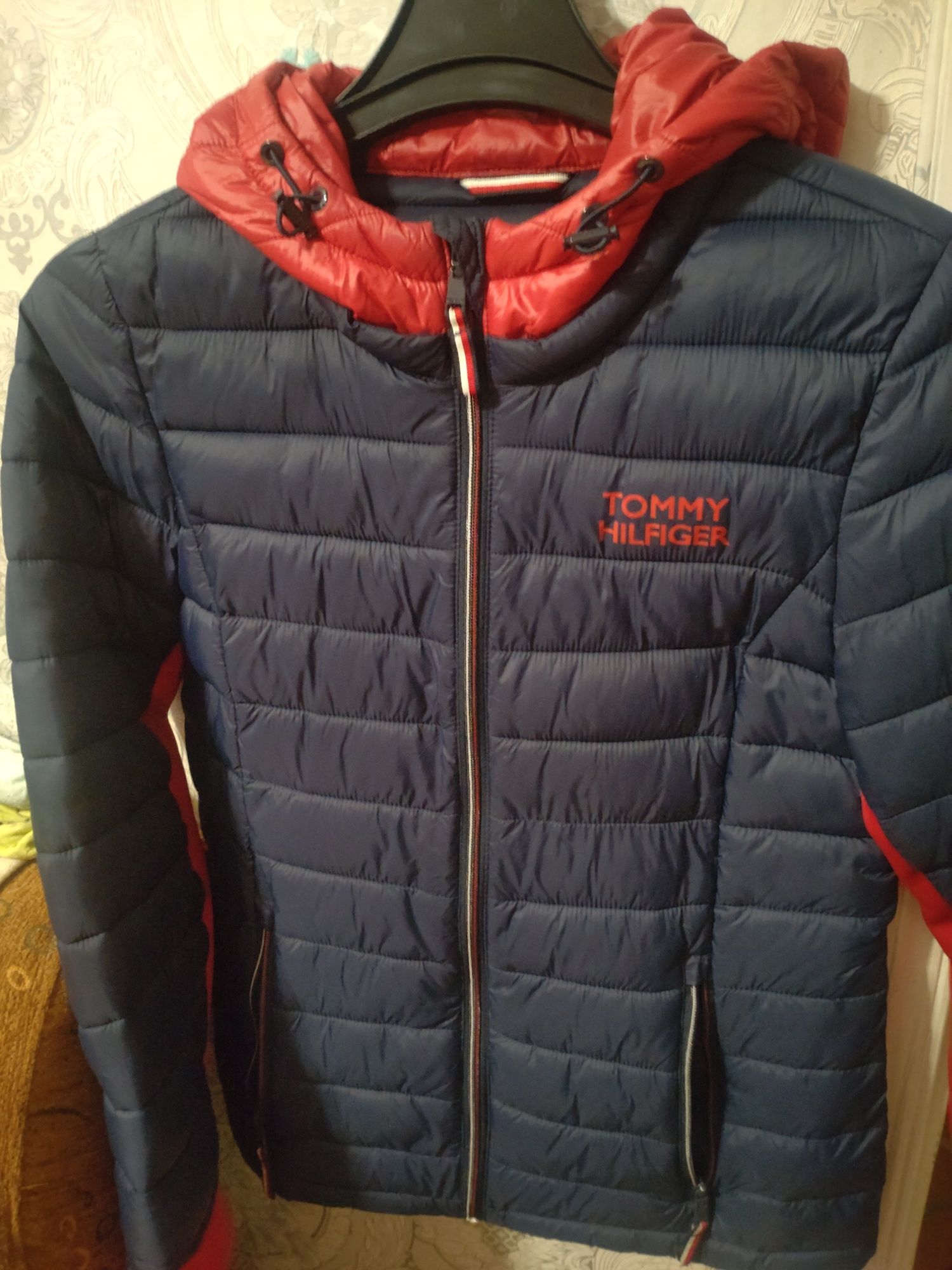 Куртка новая Tommy Hilfiger