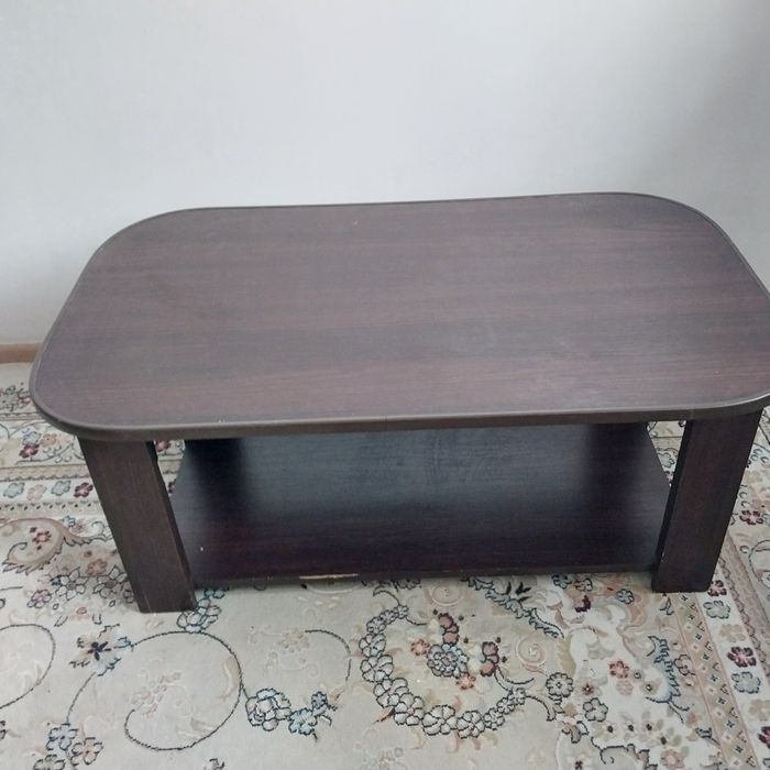 Журнальный стол или подставка дубовый отличного производства