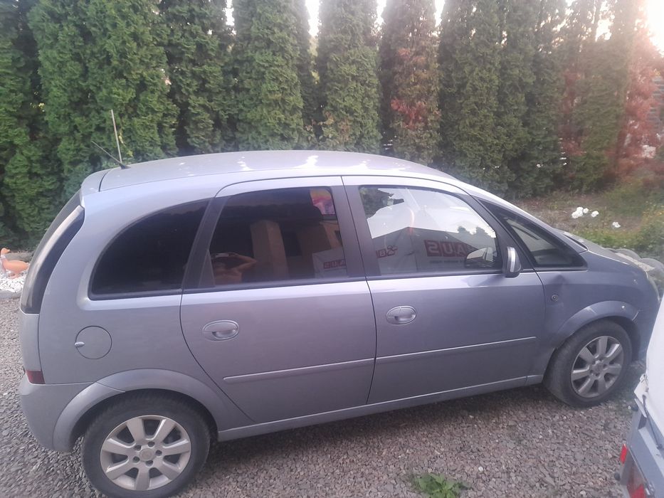 Schimb 2 mașini santa fe jeep 4x4 și opel meriva