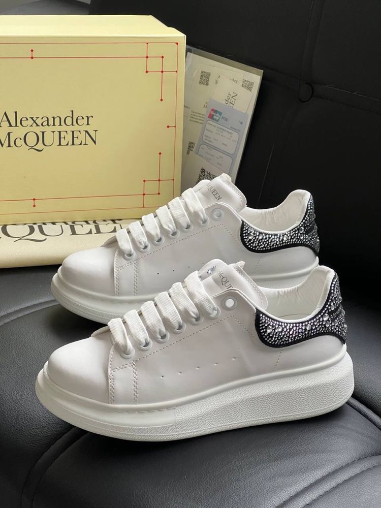 Adidasi Alexander Mcqueen noi!