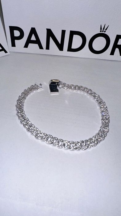 Brățară Pandora cu lanț cubanez cu elemente în stil pavé
Argint 925
81