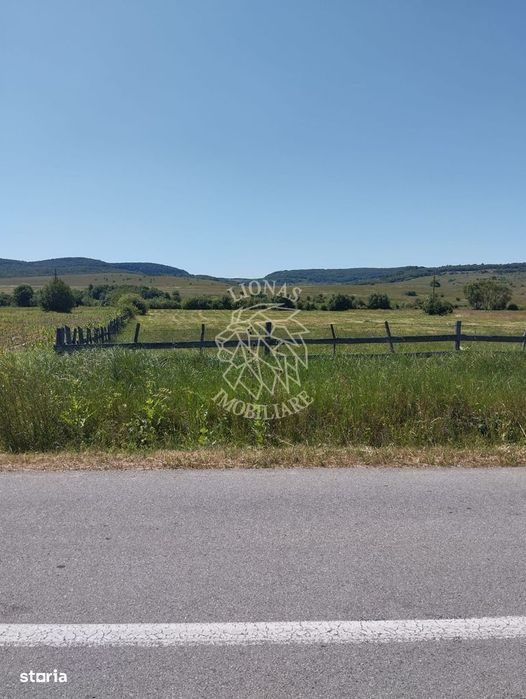 Teren 700 mp cu utilitati-panoramic-Livezile