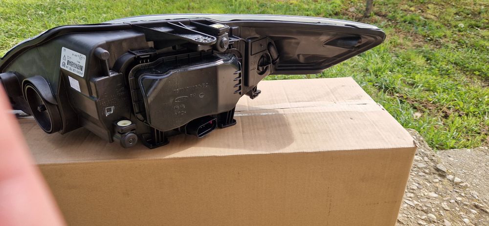 Far dreapta complet FORD MONDEO MK4 2012