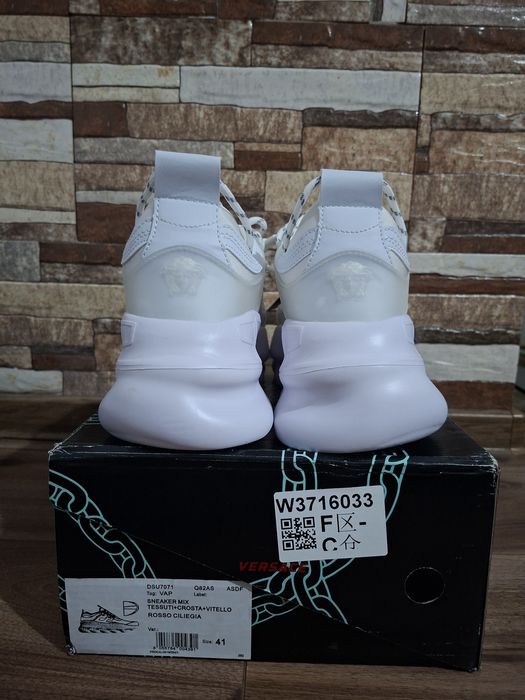 Versace chain reaction